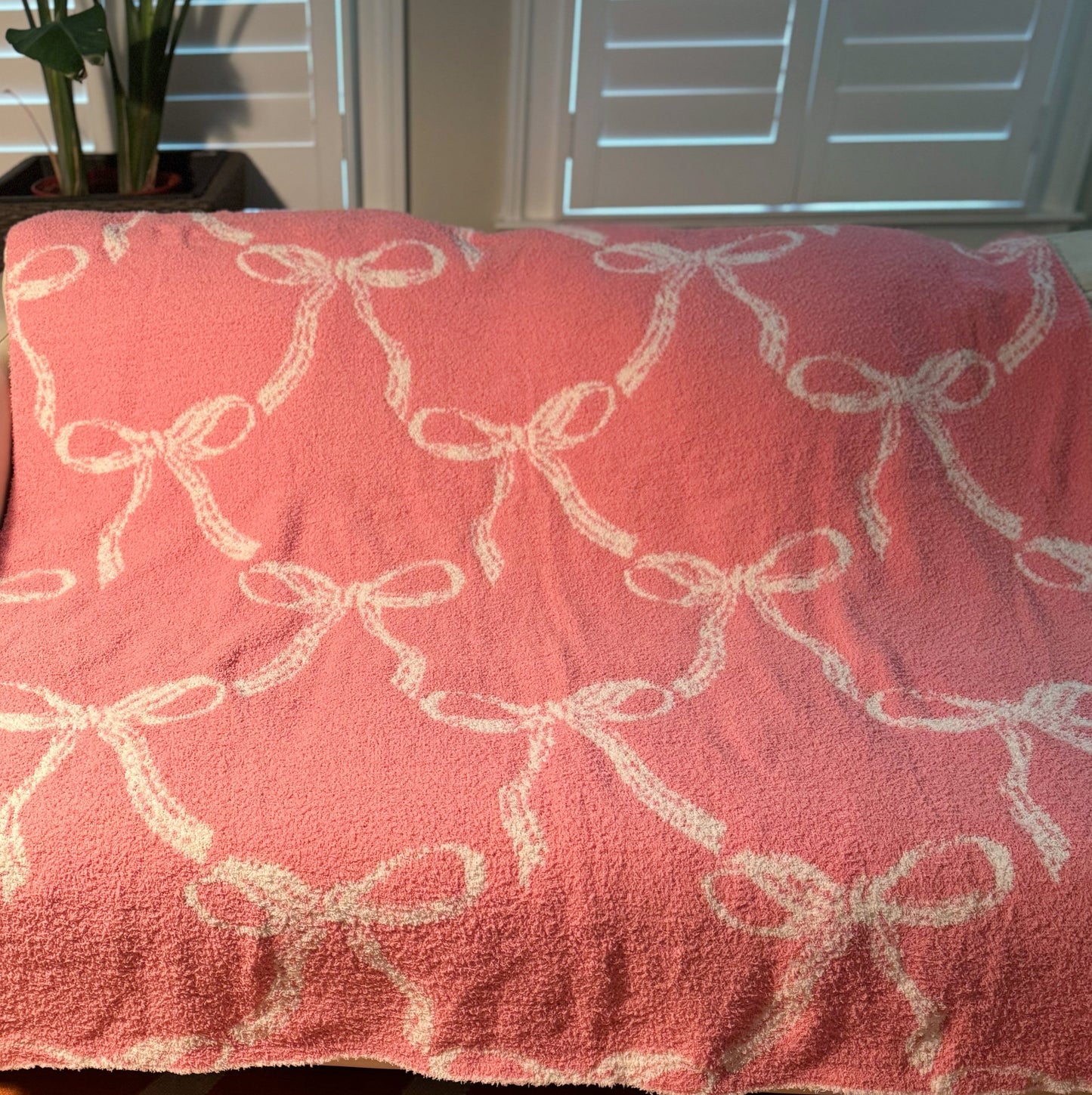 Bow Scalloped Coziest Blanket - Stylish, Comfortable, 50" x 60", Machine Washable, Polyester Blend