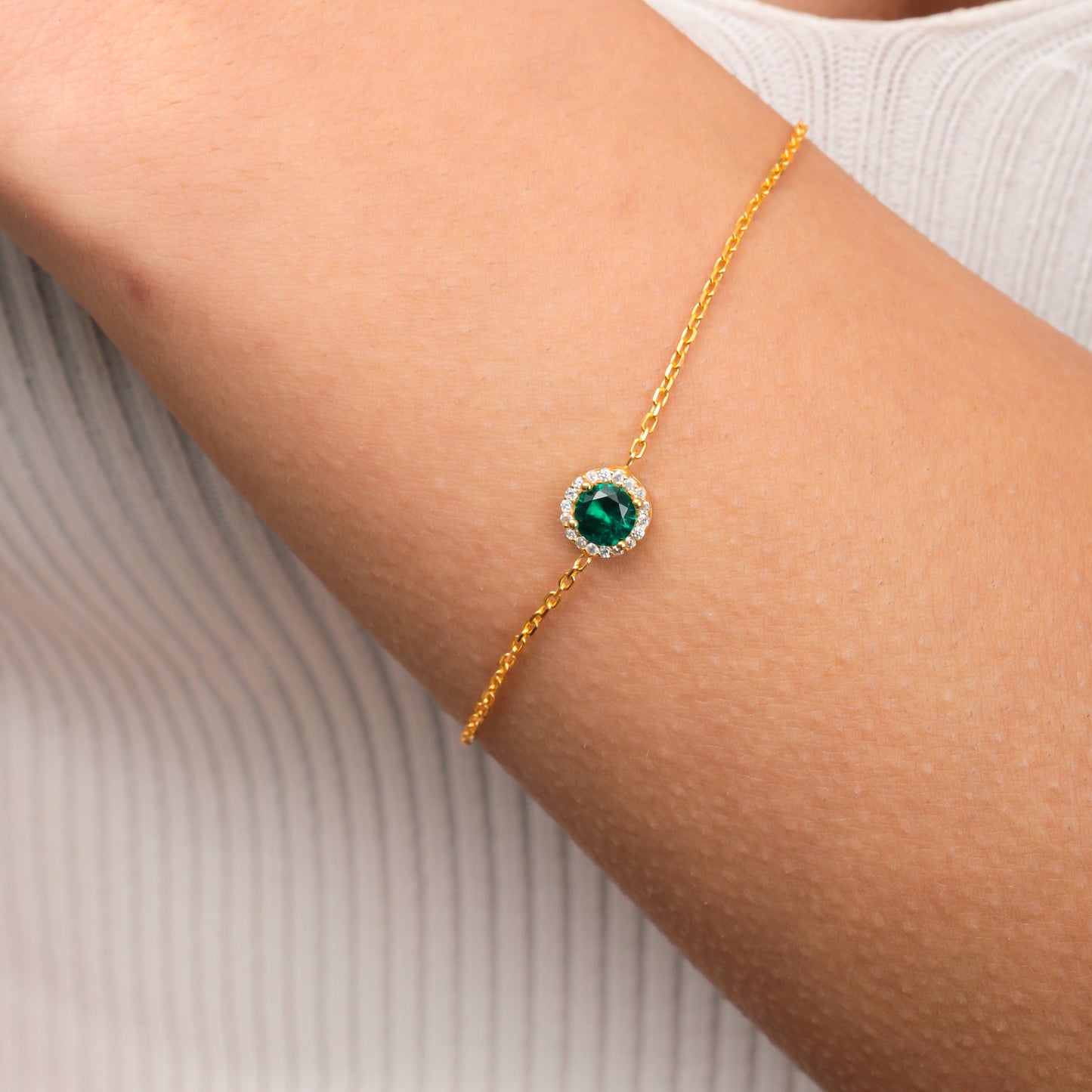 Dainty Gold Emerald Bracelet for women, Emerald Birthstone Bracelet gift for her, Dainty Emerald Bracelet gift for mom and mothers day gift