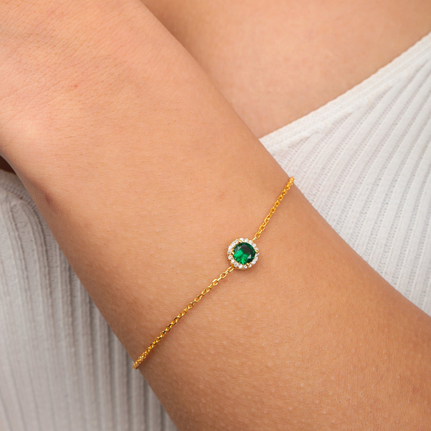 Dainty Gold Emerald Bracelet for women, Emerald Birthstone Bracelet gift for her, Dainty Emerald Bracelet gift for mom and mothers day gift